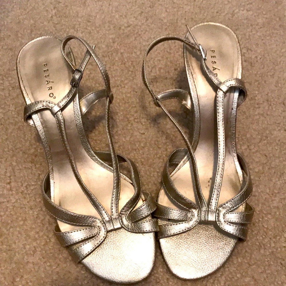 Pesaro: Gold Sandals Size 9